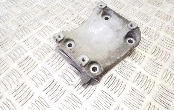 Honda CR-V A/C compressor mount bracket 