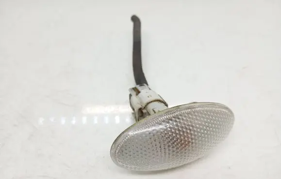 Suzuki Grand Vitara II Front fender indicator light