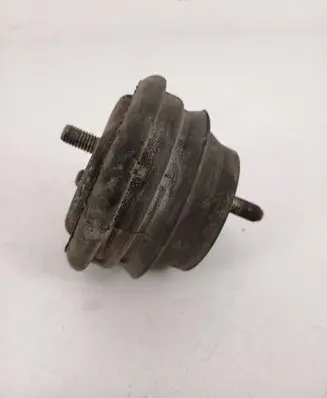 BMW 5 E39 Engine mount bracket 6754608