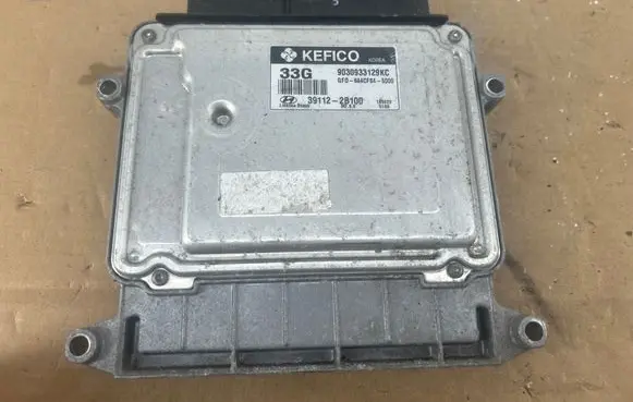Hyundai i30 Engine control unit/module 391122B100 9030933129KC