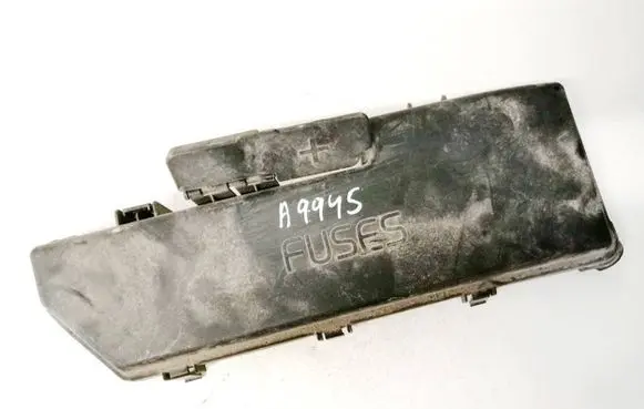 Volvo XC90 Fuse box cover 9494211