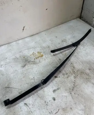 Subaru Outback Windshield/front glass wiper blade 
