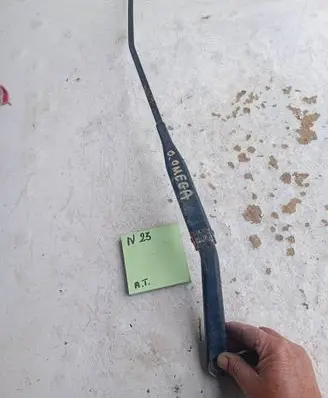 Opel Omega B1 Front wiper blade arm 65478567