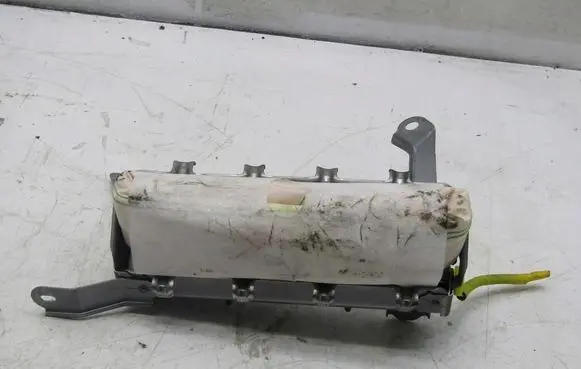 Toyota RAV 4 (XA40) Knee airbag 1111
