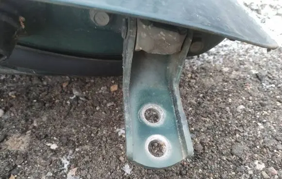 Toyota Avensis T220 Front door upper hinge