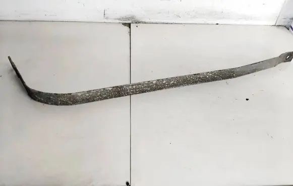 Fuel tank mounting bracket