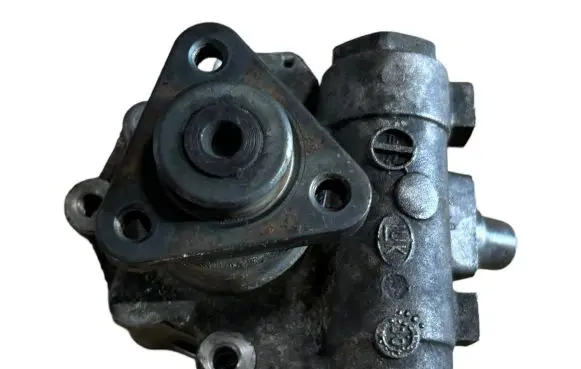 BMW 7 E38 Power steering pump 1097148