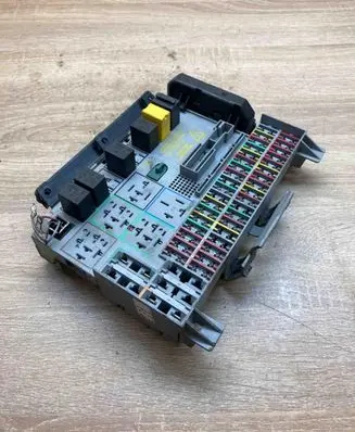 Opel Vectra B Fuse module 90504534 USED