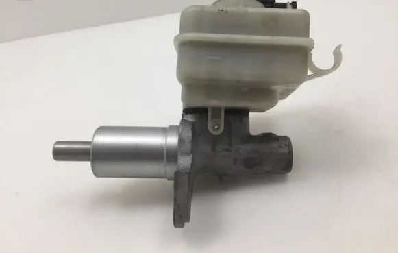 Master brake cylinder