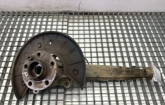 Volkswagen Touareg I Front wheel hub spindle knuckle 