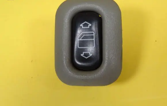 Mercedes-Benz C W202 Electric window control switch A2028210159