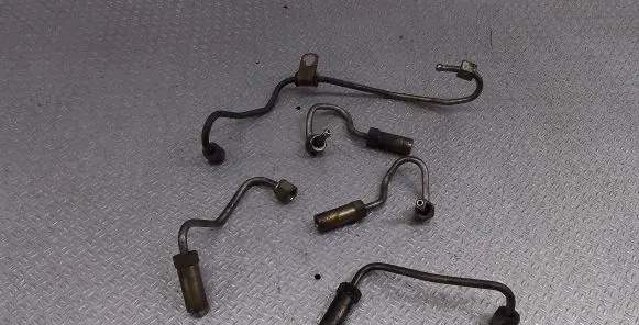 Nissan Primera Fuel injector supply line/pipe 
