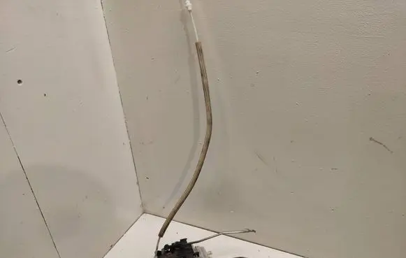 Audi A4 S4 B5 8D Front door lock 8D1837016E