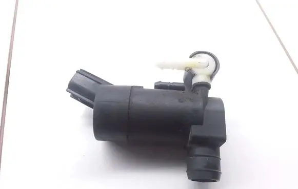 Volvo V50 Windscreen/windshield washer pump 137117K624FE T665C