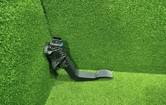 Peugeot 2008 II Accelerator throttle pedal 9827704480
