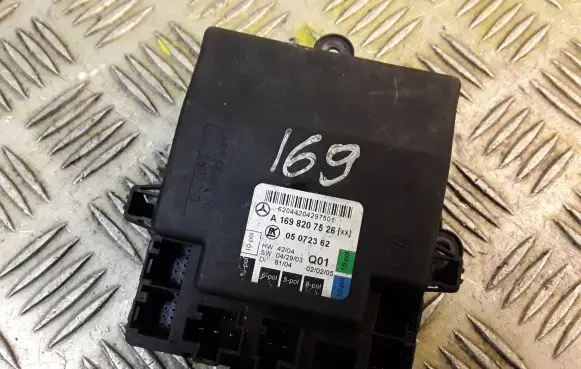 Mercedes-Benz A W169 Door control unit/module 1698207526 A1698207526