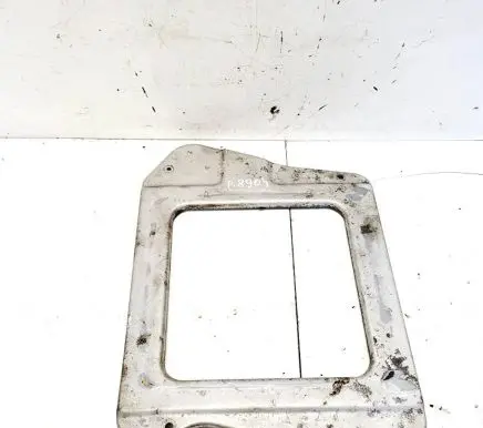 Engine mounting bracket
