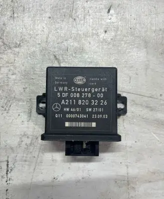 Mercedes-Benz E W211 Light module LCM 5DF00827800 A2118203226 0000743041