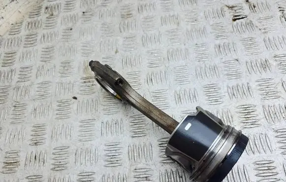 Volvo V70 Piston with connecting rod 82L175