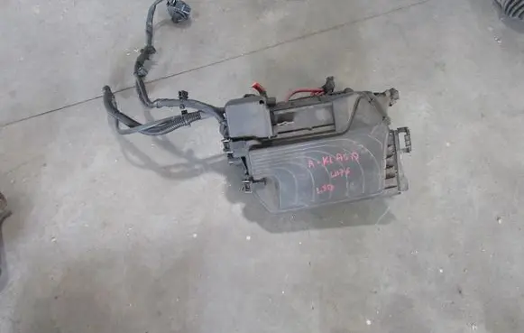 Mercedes-Benz A W176 Fuse box cover a2465400182