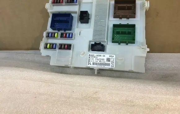 Volvo S80 Fuse module 31327996AA BG9T14C256GA