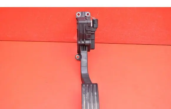 Ford Focus C-MAX Accelerator throttle pedal 4M51-9F836-AH