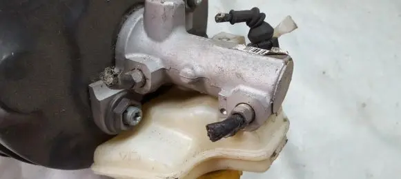 Volkswagen Phaeton Master brake cylinder 3D2612105 F24P
