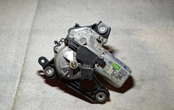 Mini One - Cooper Clubman R55 Rear window wiper motor 7168154 091371599