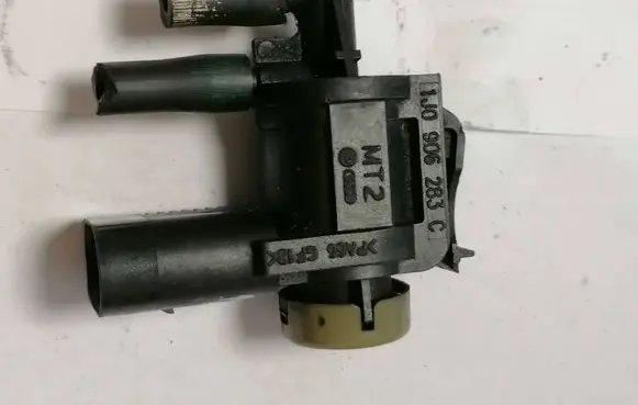 Volkswagen Touareg I Turbo solenoid valve 1J0906283C