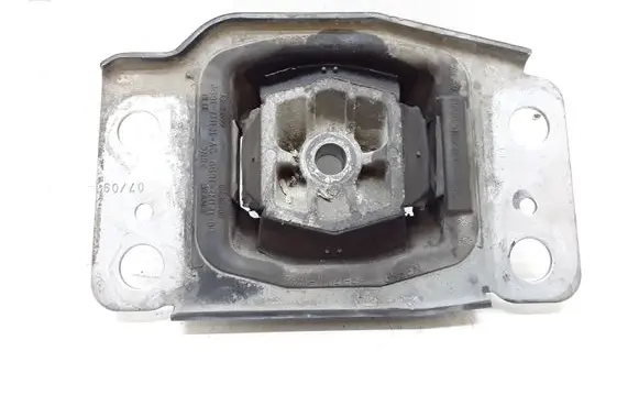 Volvo V70 Engine mount bracket 6G917M121AC 30680699 6G917M121BC