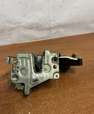 Mercedes-Benz E W210 Tailgate/trunk/boot lock/catch/latch 2027300535 D1478