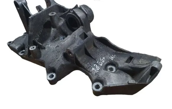 Volkswagen PASSAT B5.5 Engine mounting bracket 06B903143N F0266074