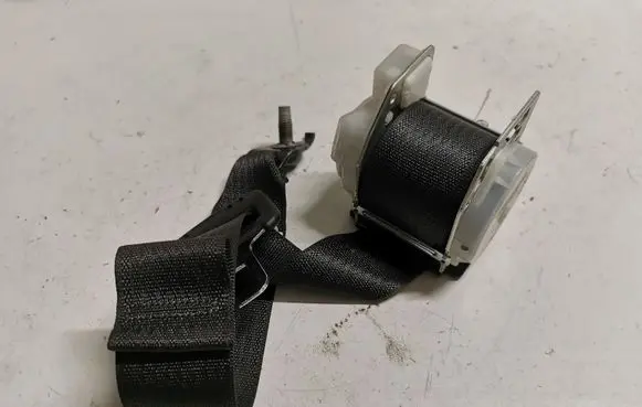 Ford Mustang V Rear seatbelt