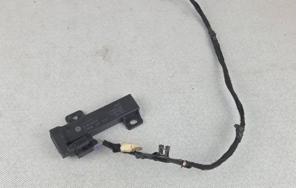 Jeep Compass Aerial antenna amplifier 68051315AB 2840864000300
