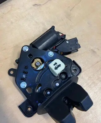 Tesla Model Y Tailgate/trunk/boot lock/catch/latch 150060400B