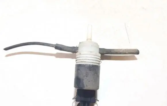 Volkswagen Golf III Windscreen/windshield washer pump 1h6955651