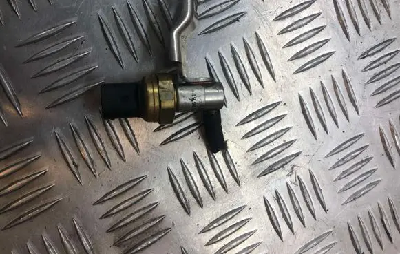 Fuel pressure sensor
