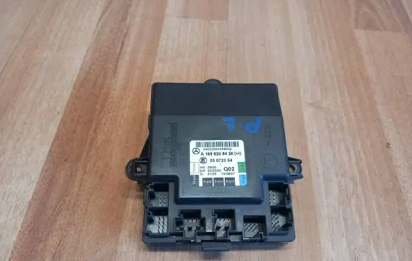 Mercedes-Benz B W245 Door control unit/module A1698208426 05072354