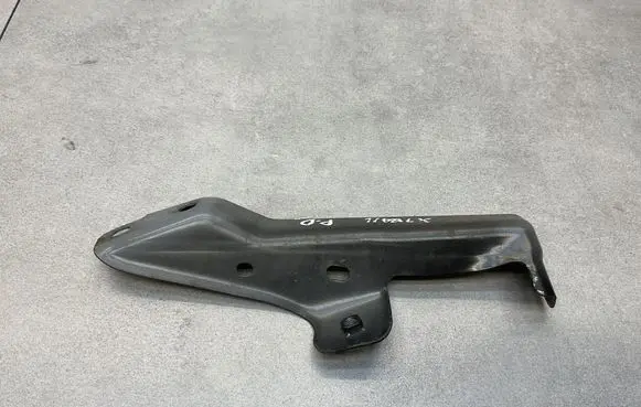 Nissan X-Trail T32 Fender mounting bracket