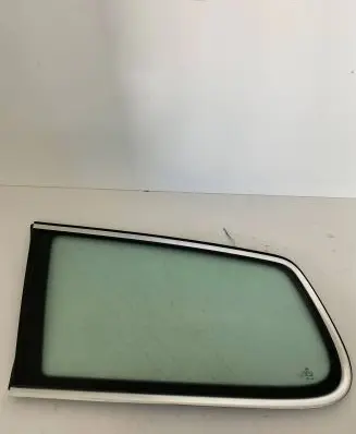 Volkswagen PASSAT B6 Rear side window 43R00021