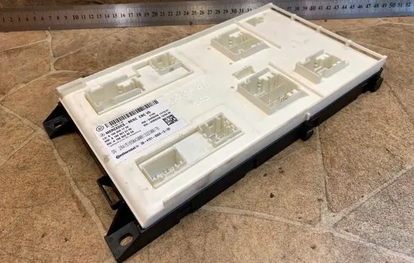Mercedes-Benz ML W166 Central body control module A1669001708