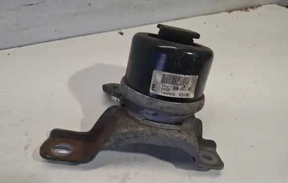 Volvo V60 Engine mount bracket 8G9N6F012
