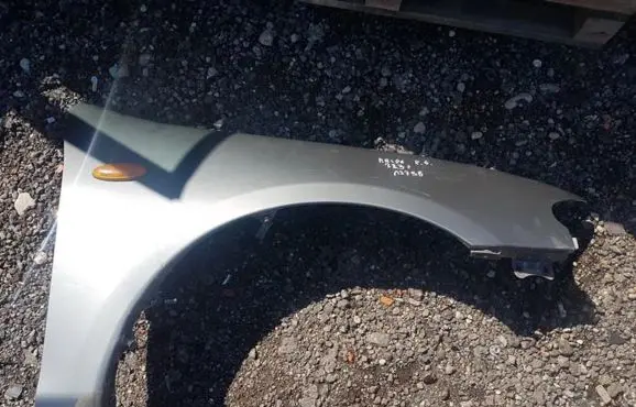 Mazda 323 F Fender