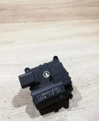 Toyota Avensis Verso Air flap motor/actuator 1138002051
