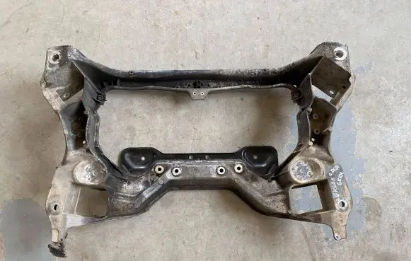 Mercedes-Benz C W203 Front subframe 2036280557 1548771
