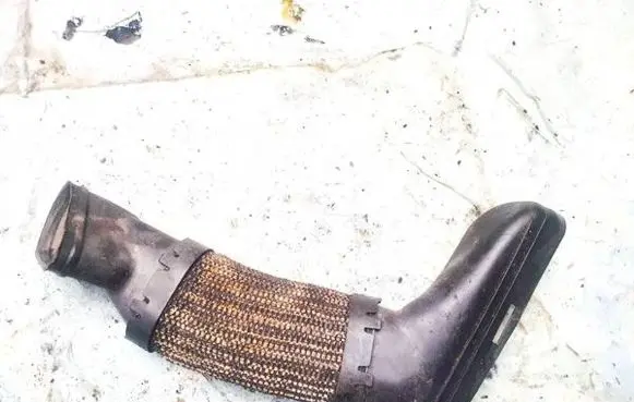 Mercedes-Benz C AMG W204 Air intake hose/pipe