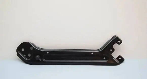 Skoda Octavia Mk4 Headlight/headlamp mounting bracket 5E3805932