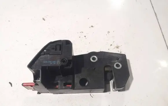 Volkswagen PASSAT B6 Seat back rest lock catch 3C9885681