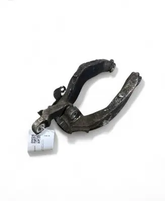 Volvo XC90 Lower shock absorber bracket 31360636