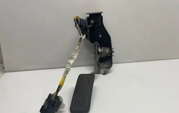 Toyota Avensis T250 Accelerator throttle pedal 8928152021